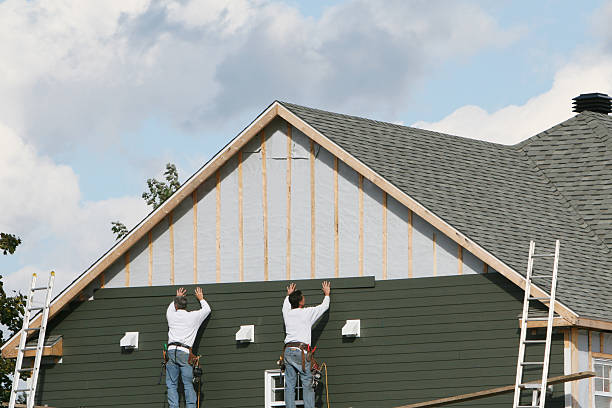 Professional Siding Installation technician working in Strasburg, VA